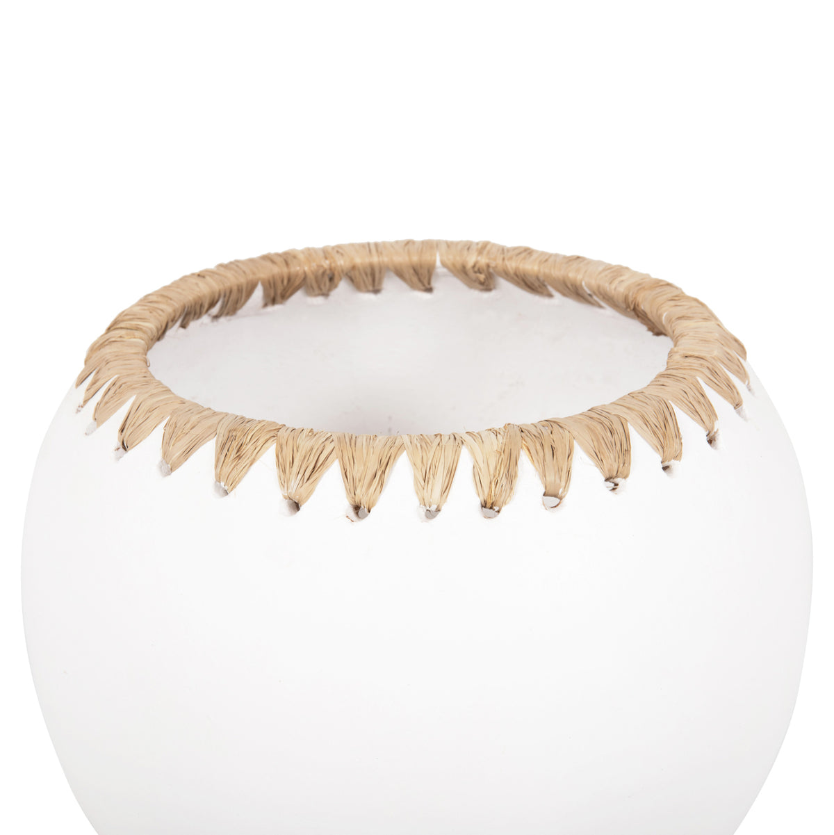 Decorative Vase Hm4375 Terracotta In White With Straw Weaving On The Rim Φ29x23hcm.