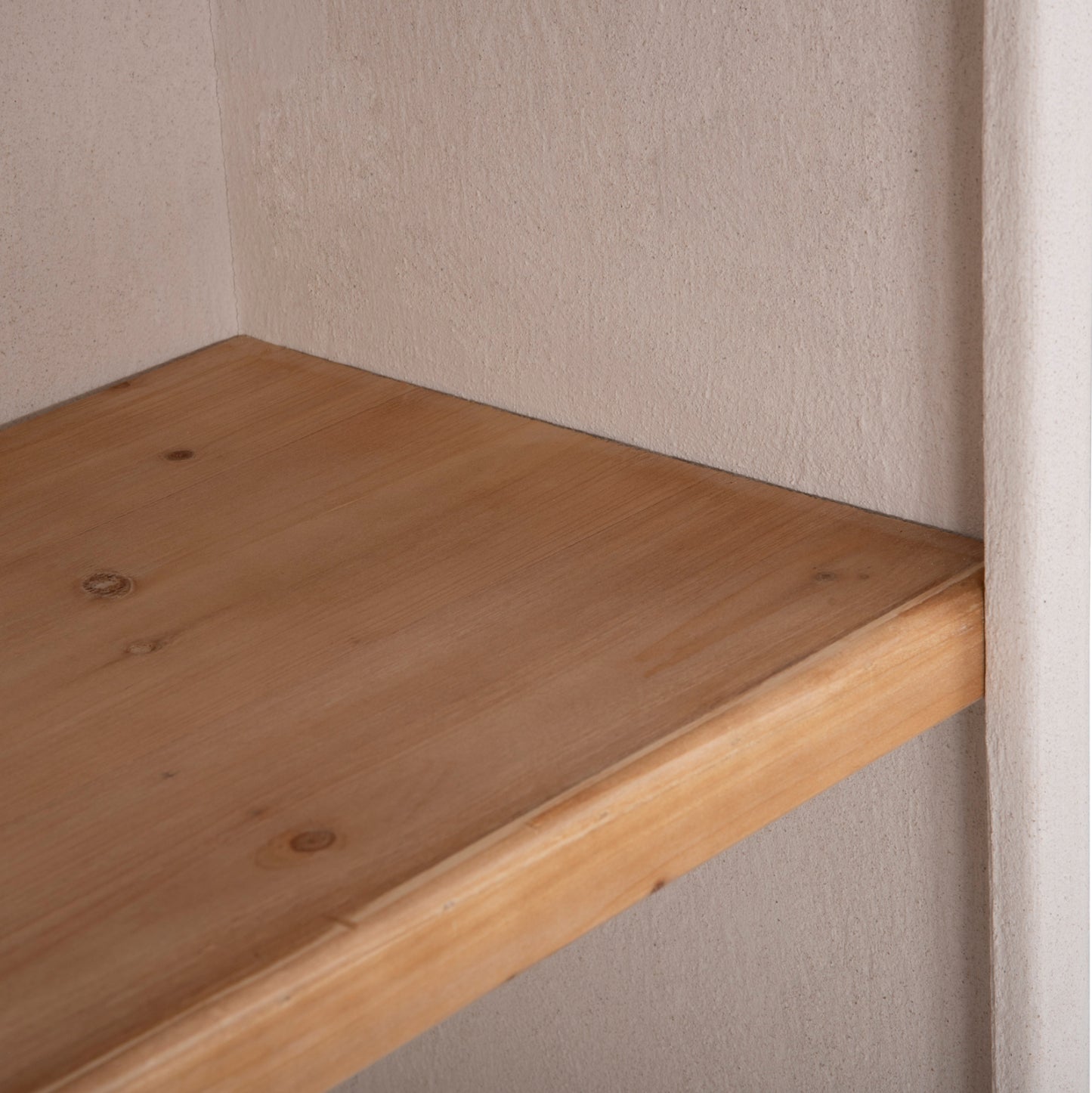 Shelf Rack Series Santorini Hm18045 Mdf In Off-white-shelves Made Of Fir Wood In Natural Color 60x38.5x179hcm.